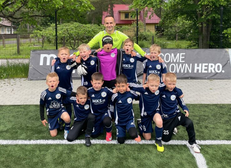 Merkuur-Juunior U9 meeskond Hiiu staadionil